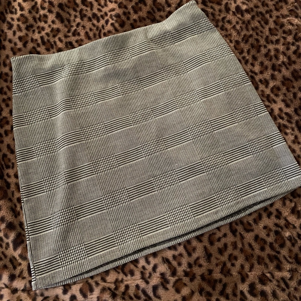 5 for $20 - Medium Black and White Plaid Skirt